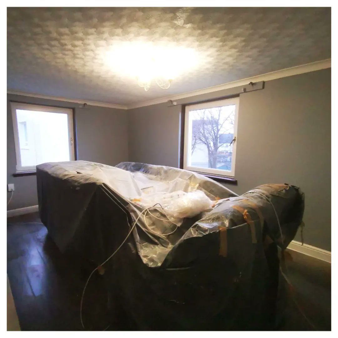 GeerafDecorator's tweet image. 🛋️Amazing 3 bedroom flat renovation 🛋️ 
🏚️We removed old wallpaper, skimmed all walls and painted them in two shades of grey modern theme🏠

⌛Wait for another post with rest of the pictures⌛