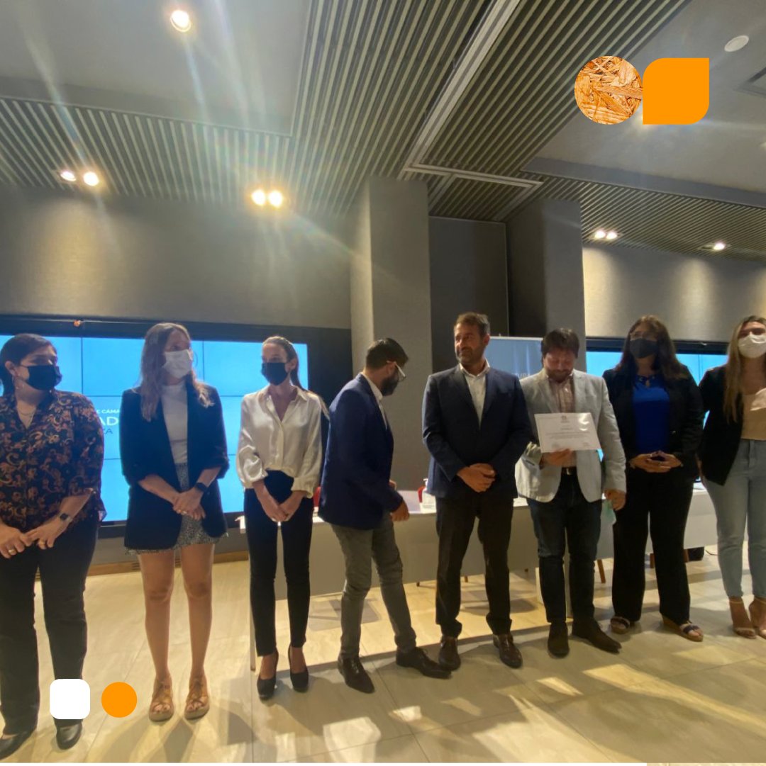 NewPanelSA's tweet photo. Estuvo presente la senadora Mercedes Rus, Maria Marta Ontanilla, presidenta del Instituto Provincial de la Vivienda, Concejal Gabriel López, el Ministro de Planificación e Infraestructura Pública de Mendoza, Arquitecto Mario Isgro y Marcela Postigo, Directora Ejecutiva de Valos. https://t.co/4hllfkSKJM