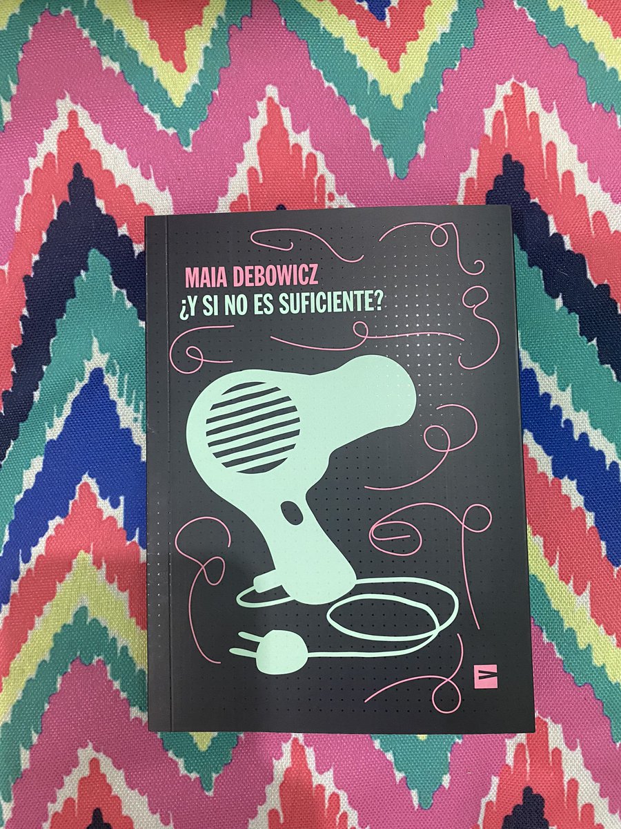 Maia_Debowicz's tweet photo. ALGO LINDO😍: Salió mi libro nuevo, un secreto que me vengo guardando hace tiempo. Mi primera novela autobiográfica se llama “¿Y si no es suficiente?”, y sale por Vinilo editora.

Gracias infinitas a mis editores soñados: @joanadalessu y Mauro Libertella✨ https://t.co/5YIrQ5dThs