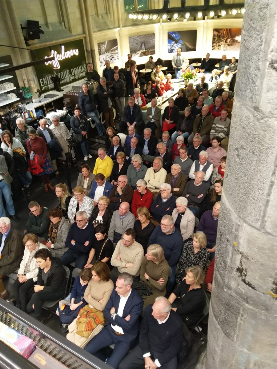 Volle bak bij de presentatie van het nieuwe boek over #MVV iconen Jo Bonfrere en Willy Brokamp <a href="/CDAMaastricht/">CDA Maastricht</a> <a href="/uitMaastricht/">Gemeente Maastricht</a>