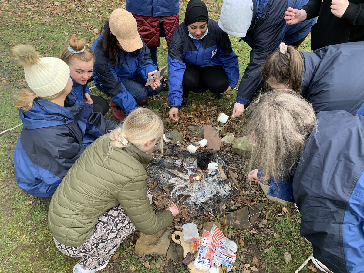 ed_supp's tweet photo. @DandaElc 
Outdoor learning level 4/5 students. Learning about ‘flow’ learning pedagogy. This often means fun, engaging sessions! https://t.co/3ggYKb7DgO