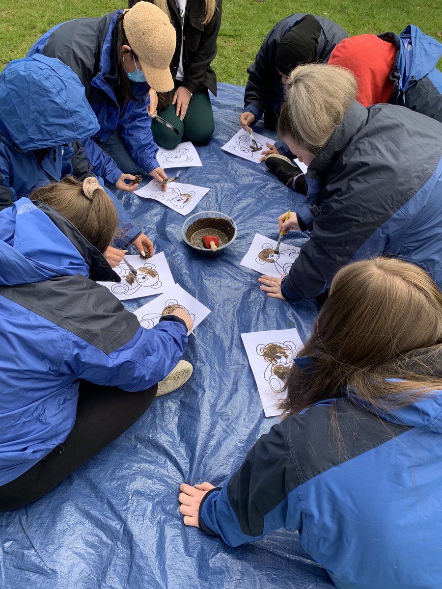ed_supp's tweet photo. @DandaElc 
Outdoor learning level 4/5 students. Learning about ‘flow’ learning pedagogy. This often means fun, engaging sessions! https://t.co/3ggYKb7DgO