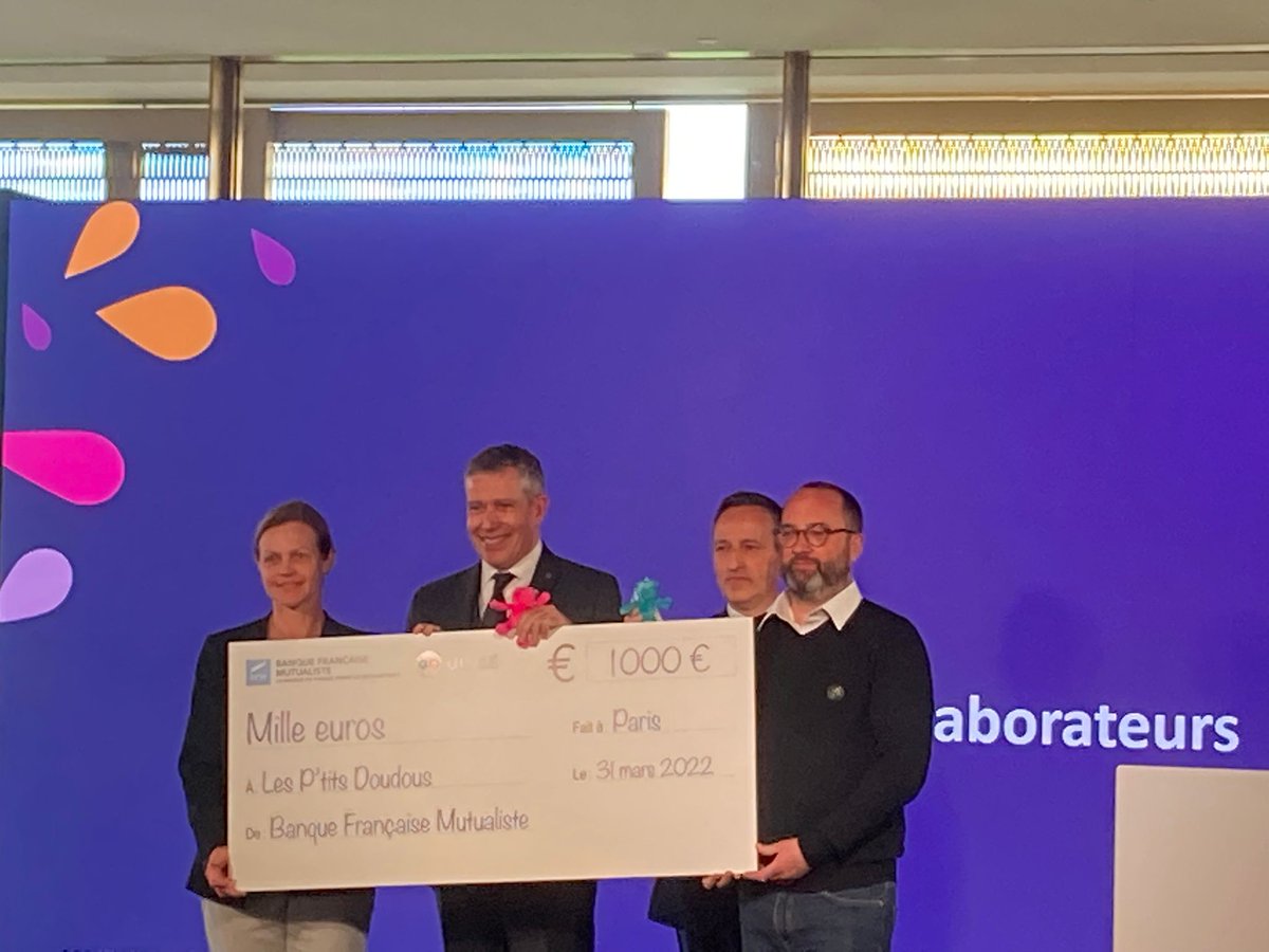 PDoudous's tweet photo. Remise officielle du prix des collaborateurs #BanqueFrançaiseMutualiste pour notre campagne #KeepContact @ululeFR #BFM à #Paris https://t.co/LMgVxC8aMQ