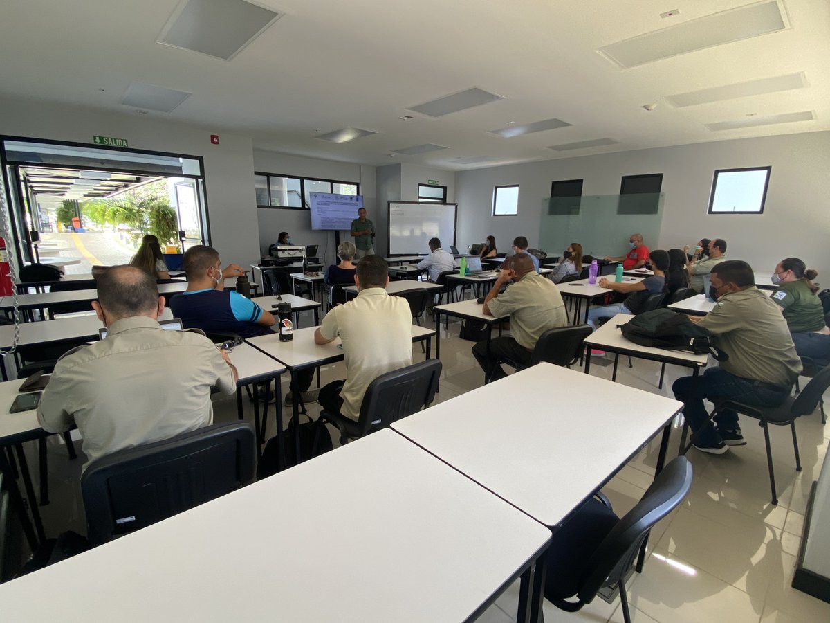 rafaelmongecr's tweet photo. En Peréz Zeledón, con colegas del @sinac_cr y @PNUD_CR, en taller de presentación y validación del protocolo para la corroboración de campo del #MOCUPP.
Aprendiendo de la experiencia de l@s colegas de las Áreas de Conservación La Amistad Pacífico, Osa y Pacífico Central.
🛰🍍🌴🌱 https://t.co/3SWSW0FTDy