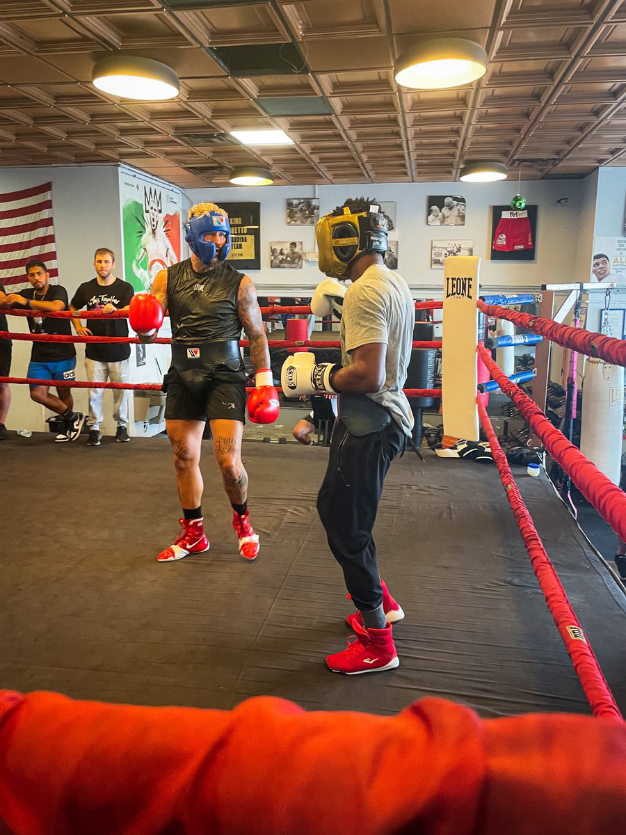 JrMwakinyo's tweet photo. Good round with champ nunez 💪 https://t.co/b99dzXQUu5
