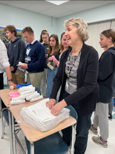 EastAuroraHSNY's tweet photo. National Honor Society and Key Club Members creating 300 emergency kits for the Buffalo City Mission. If you would like to donate to city mission, follow the QR Code for an Amazon Wish List. https://t.co/gQ3lVhTrZF