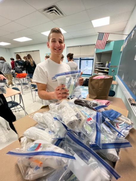 EastAuroraHSNY's tweet photo. National Honor Society and Key Club Members creating 300 emergency kits for the Buffalo City Mission. If you would like to donate to city mission, follow the QR Code for an Amazon Wish List. https://t.co/gQ3lVhTrZF