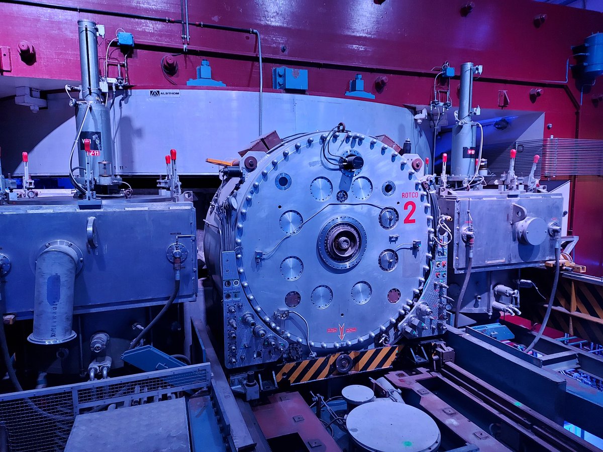 CesarPBA's tweet image. Un sueño hecho realidad. Hoy con el alumnado de 1°bto de @EscuelaIdeo  en el  @CERN 🇨🇭 #ScoolLab Fabricamos nuestras cámaras de niebla y nos sumergimos en el mundo de la aceleración de partículas. 😍