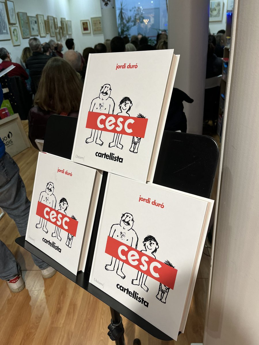 La <a href="/JaimesLlibreria/">Llibreria Jaimes</a> plena a la presentació del llibre ‘Cesc. Cartellista’, el recull de la feina per encàrrec del Cesc. ✨

💬Amb @JordiDuro , @philmusical i Daniel Giralt-Miracle. 

#UniversArt