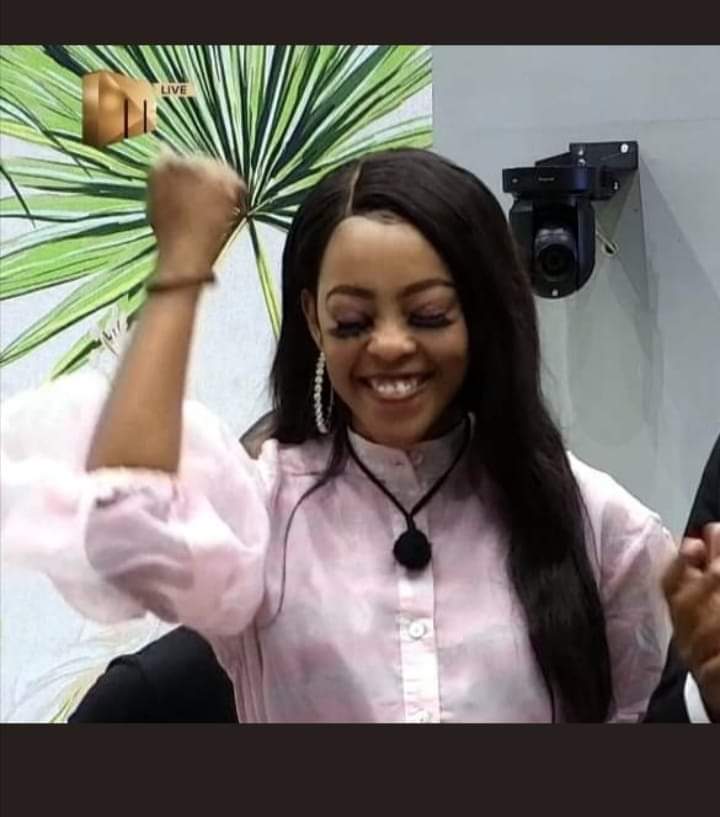 La_Samboo's tweet photo. Finally.. They are doing the fun part of the task🙌🏾 Gumboot dance.. I was starting to fall asleep 🤦🏽‍♀️#BigBrotherMzansi #BBMzansi https://t.co/myoDjhYMPj