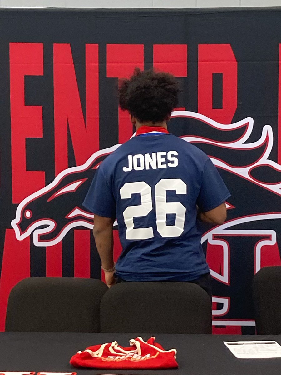 Lawrence Jones tweet media