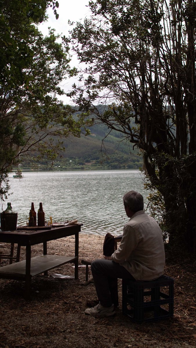 whisky_film's tweet photo. "Es una película tensa que no deja de subir en tensión, Hasta el final, Hasta el último segundo. Hasta la última imagen, un espléndido lago de aguas aparentemente tranquilas y cuya vista, como un relámpago, lo desgarra todo"

@ladepechedumidi 
@JuntosFilms https://t.co/qRP2XfwrPq