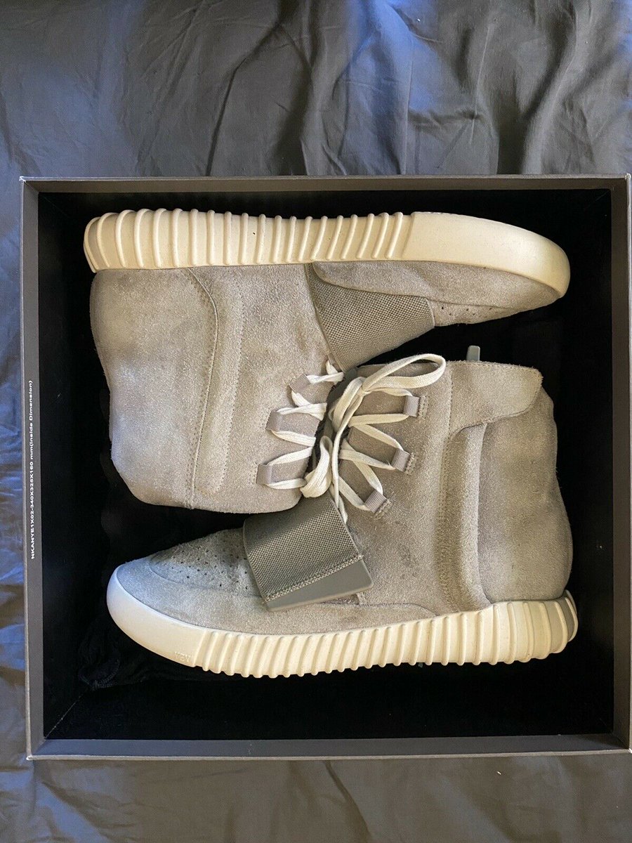 MackenzieLyng's tweet photo. 2015 #Adidas x Kanye West #Yeezy 750 Boost OG #Sneakers #KanyeWest #Yeezy750 #YeezyBoost https://t.co/gkPiXmzaKt https://t.co/l7Guq2xOzH