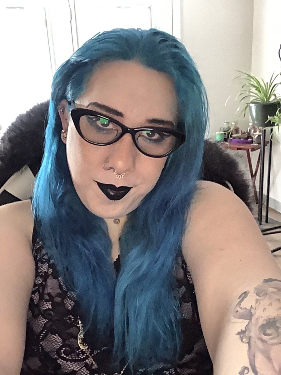 oscilla_filth's tweet photo. Happy #TransDayOfVisibility !!!!  Never been as happy in my whole life as I have been since starting my transition. Don’t let anyone or anything stop you from being the real you or from pursuing any career or hobby as a trans person. #TransIsBeautiful https://t.co/N2vZiy3dVg