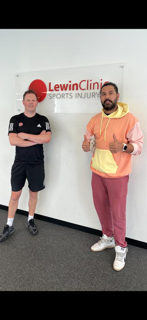 Great to have former Indian cricketer, humanitarian and entrepreneur <a href="/YUVSTRONG12/">Yuvraj Singh</a> in the clinic today - what an absolute legend 🏏

And another reminder a physio's uniform is as dull as you like when some patients come in!