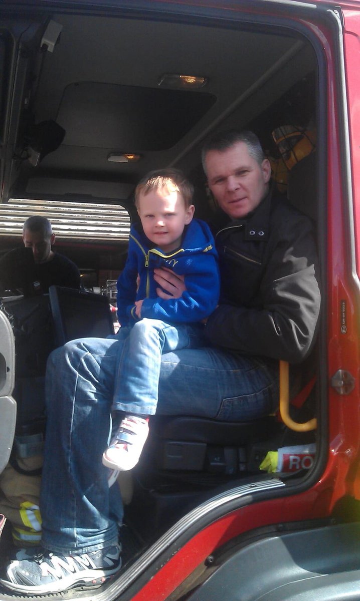 yz_petesy's tweet photo. @scotfire_glasgo 16 years after starting with SFR, Chris Goatley has began his retirement. He's had a good, busy career at Pollok and Polmadie. A gentleman, extremely highly regarded and he'll be missed. 

It was our absolute pleasure.

Firefighter Goatley, fall out. https://t.co/Hor0Vf0edO