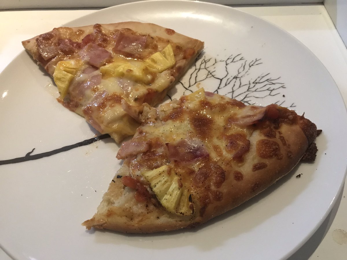 It was great to come out of my Annique meeting to find delicious homemade pizza.

My husband rocks❤️💃🎼 

#Annique #Pizza