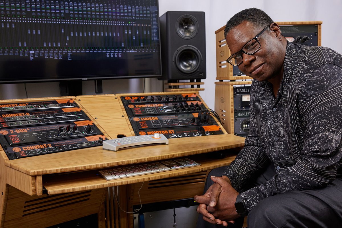 Dangerous_Music's tweet photo. "My whole goal was to make the speakers disappear... I wanted to make sure that you could see the artist -almost close your eyes and feel the artist right in front of you." 

-Dave Isaac (Prince, Stevie Wonder, Bruno Mars)

Full interview🎛️👇
https://t.co/l609aFYl9J https://t.co/17pfLs6CO9