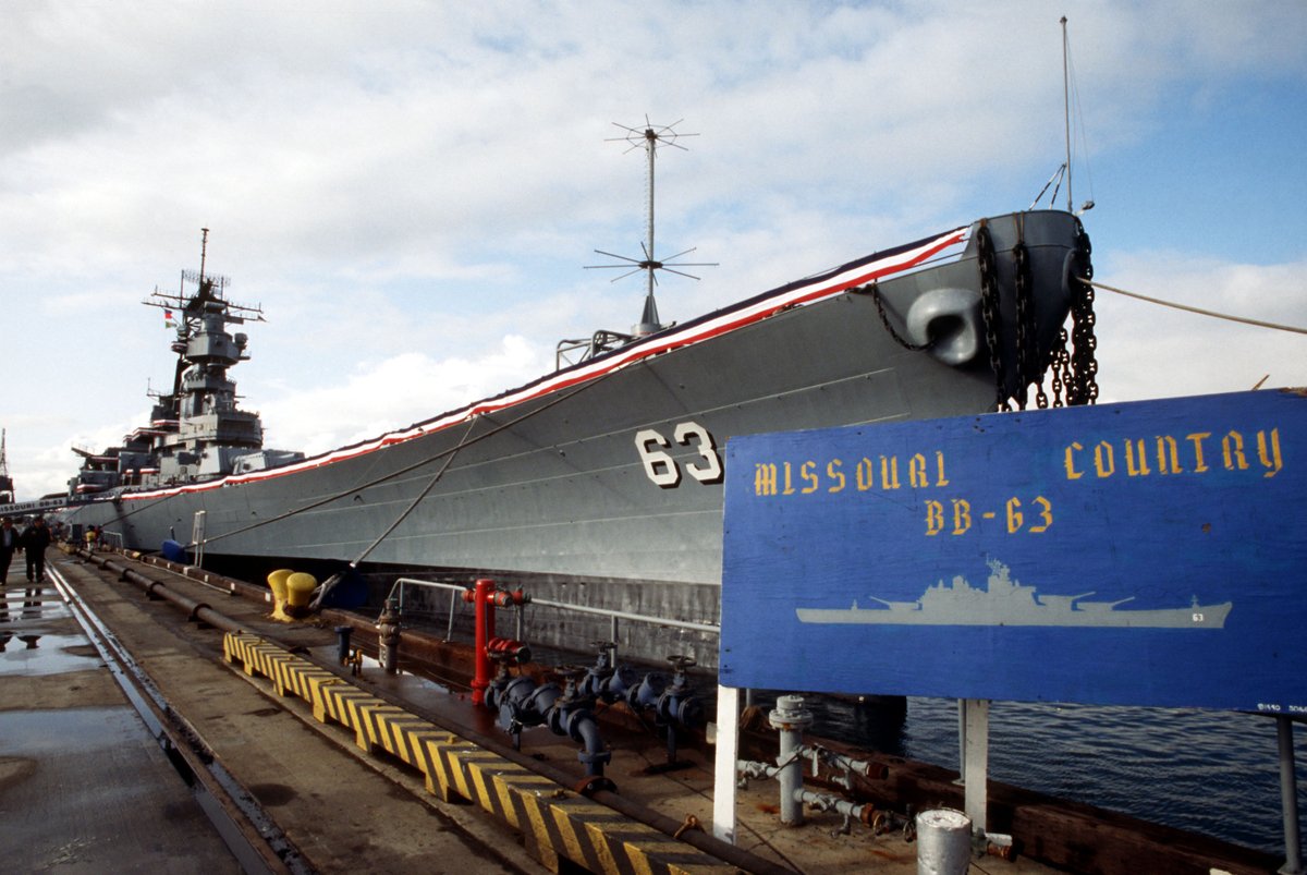 USNavy's tweet photo. #OTD in 1992 USS Missouri (BB-63), the last active American battleship, is decommissioned

Commissioned in June 1944, she served during WWII, notably as the site of the official Japanese surrender on Sept. 2, 1945

Today, the "Mighty Mo" is open for visitors in Pearl Harbor

#tbt https://t.co/uLrdHFfNXa
