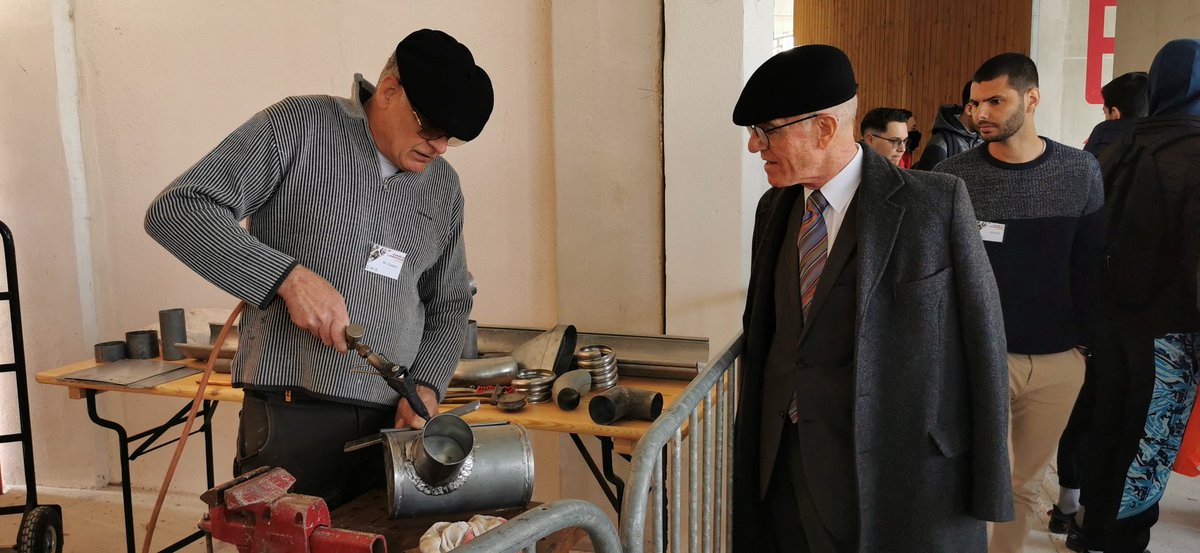LegionHonneur34's tweet photo. @EurlChabert Les tribulations du plombier qui fait la démonstration de son métier devant les apprentis jeunes et moins jeunes à @VilleLunel en partenariat avec la @CMA_HERAULT #apprentissage #smlh34 https://t.co/YDqfxR8Mk0
