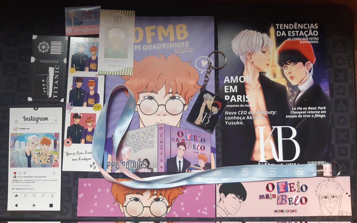 Monica_mmJoy's tweet photo. Crachá a postos e pronto para iniciar os trabalhos. Já deixamos alguns mangás separados para ler quando ninguém estiver olhando 🤭🤭🤭 Apaixonada nesses brindes.
#FicbookMaisBelo
#PontoCardeal #OFMB
@PPontoCardeal @Misakihime97 https://t.co/6oBye7iLTr