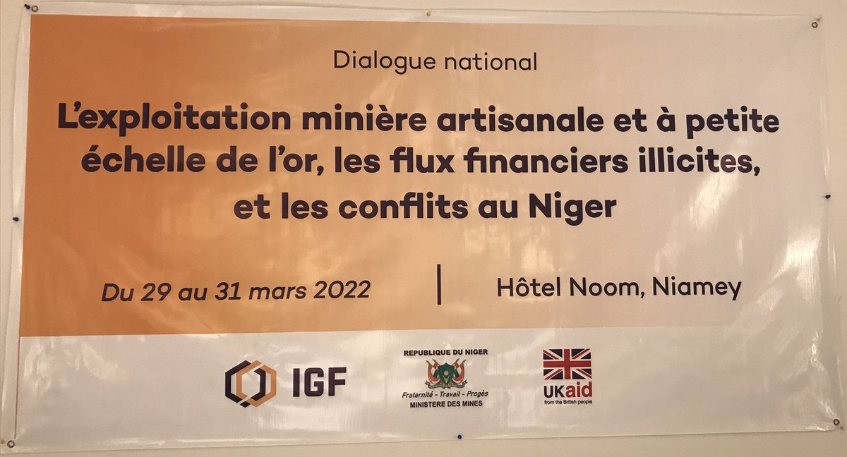 CMInglehearn's tweet photo. En collaboration avec Mme la Ministre des Mines et @IGFMining le 🇬🇧 a soutenu un atelier sur les défis liés à l’orpaillage au #Niger et comment assurer un secteur orpaillage plus sûr et productif pour les orpailleurs, leurs communautés, et pour le 🇳🇪  @Ouhoumoudou_PM https://t.co/ixZMRsGbA9