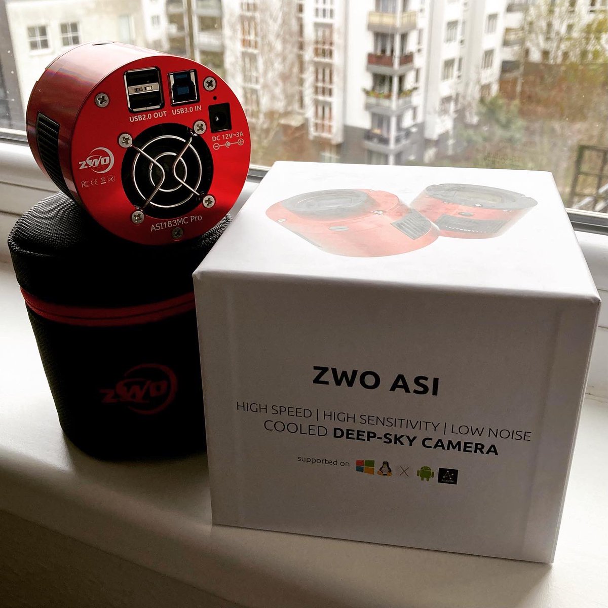 ArgumentAbi's tweet photo. This baby just arrived.🤩 I am so happy to have finally pulled the trigger on my transition from DSLR to a dedicated cooled astronomy camera, I am not even bothered by the streak of bad weather that came back to Berlin.😊 This too shall pass anyway. #Astrophotography #astronomy https://t.co/LL7kL2KwiE