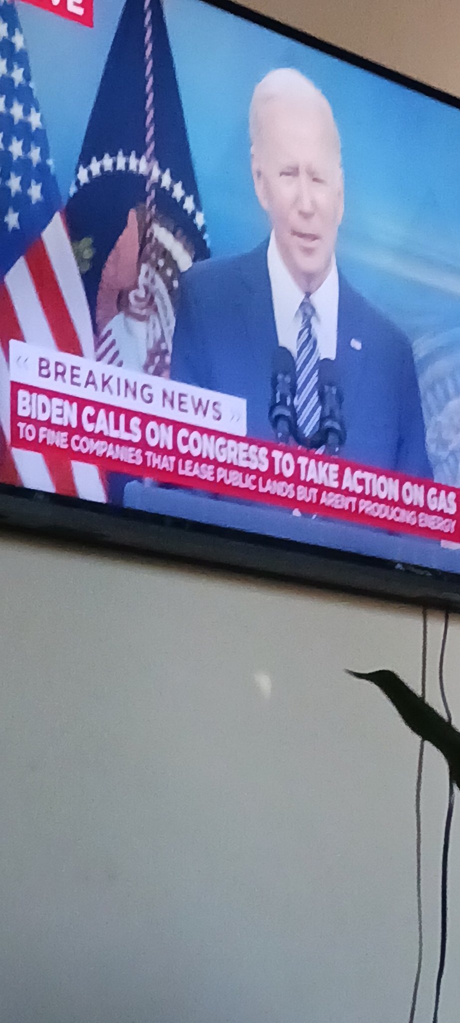 @POTUS get them ⛽ prices back to normal my guy https://t.co/l9PnI74hFj