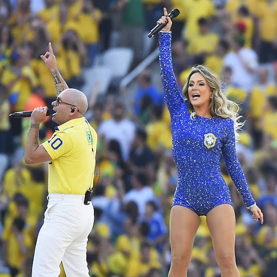 acervoisecl's tweet photo. [VAMOS RELEMBRAR?] o dia que Claudia Leitte participou da abertura da Copa do Mundo, e foi destaque em diversos países. #ClaudiaLeitte #CL https://t.co/pFzajK60pP