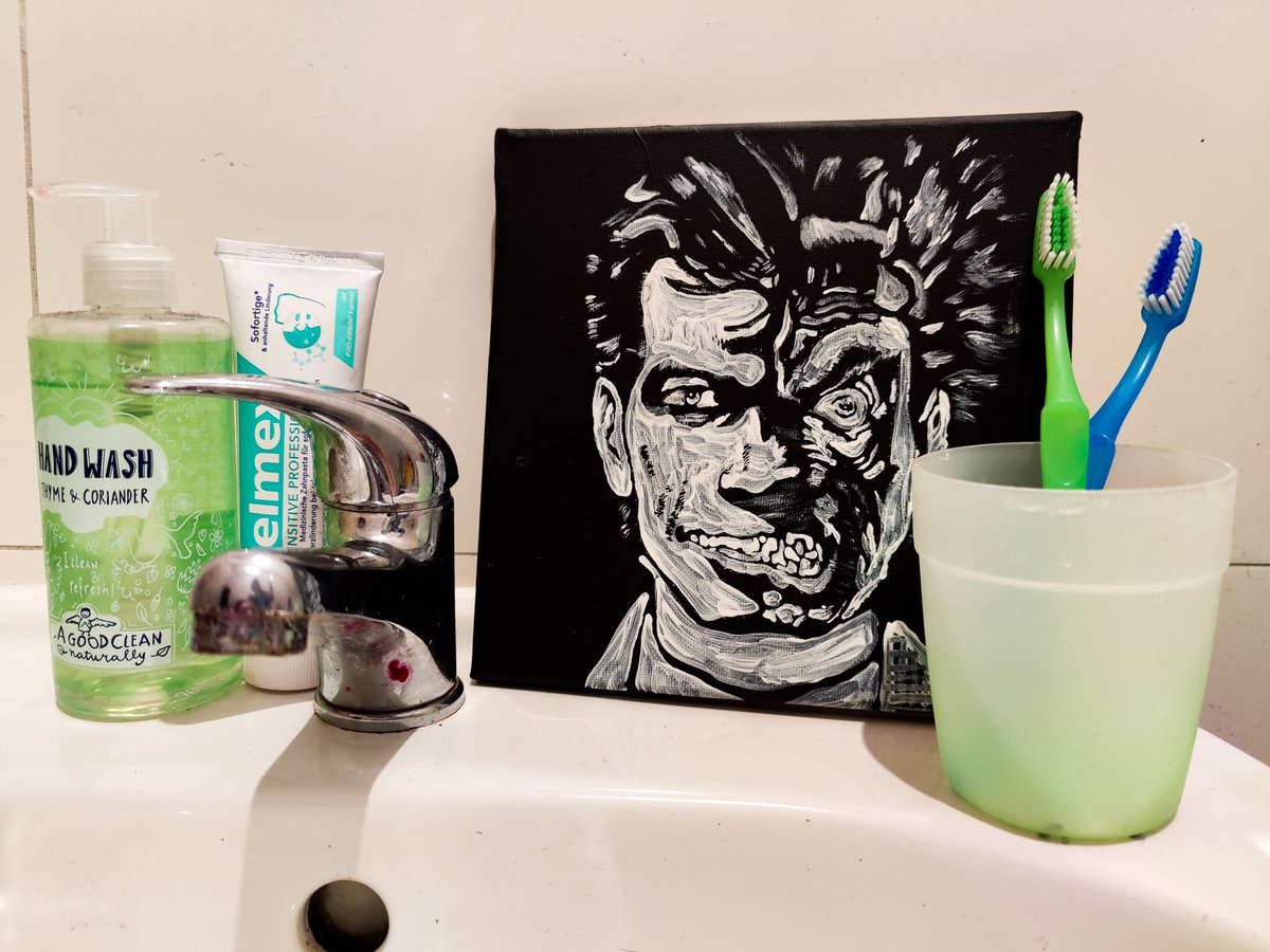 TeamHashtagGish's tweet photo. #BookBash #Item28
I just annouUnced my new role on CW’s upcoming Gotham Knights, where I’ll play comic book villain Two-Face, aka Harvey Dent. To help me sink my teeth into the role, create a portrait of Two-Face completely out of Dental toothpaste.
Done by @itsakrissi
#GISH https://t.co/Zye3NXZVYj
