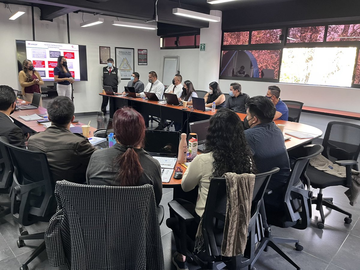 vtorreslanda's tweet photo. Gracias a nuestro socio fundador de @AMESP_oficial Lic. Gustavo Espinosa, DG de @GSISP por las facilidades brindadas para la impartición del estándar #EC0217.01 de @ConocerMx https://t.co/tZVYTq4E9D