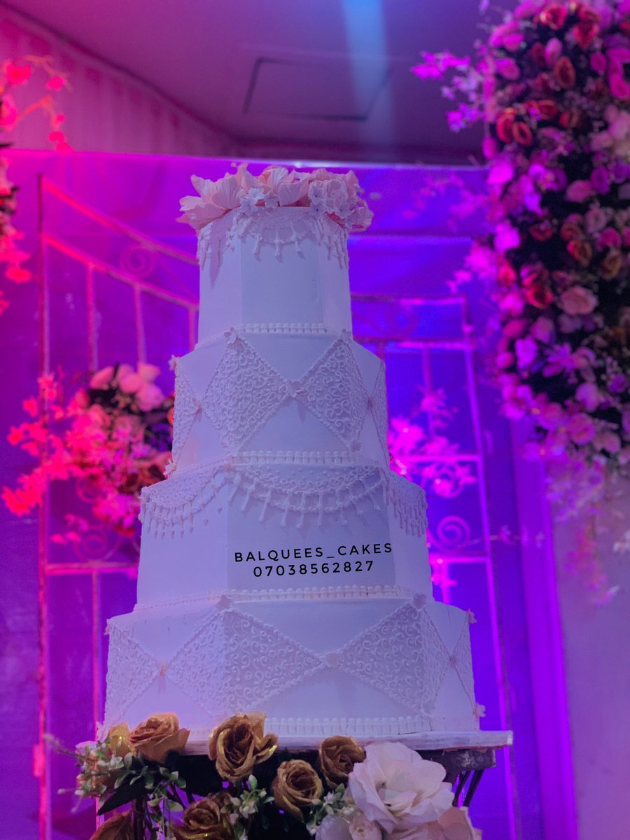 BalqueesCakes's tweet photo. Wedding cake for EDEN’22

We are open for orders😍😍😍

You can send us a DM or message 08110101032.
Kindly retweet 

#akurebaker#futabaker#owobaker#weddingcakesinakure# https://t.co/RdgZ5f8uWv