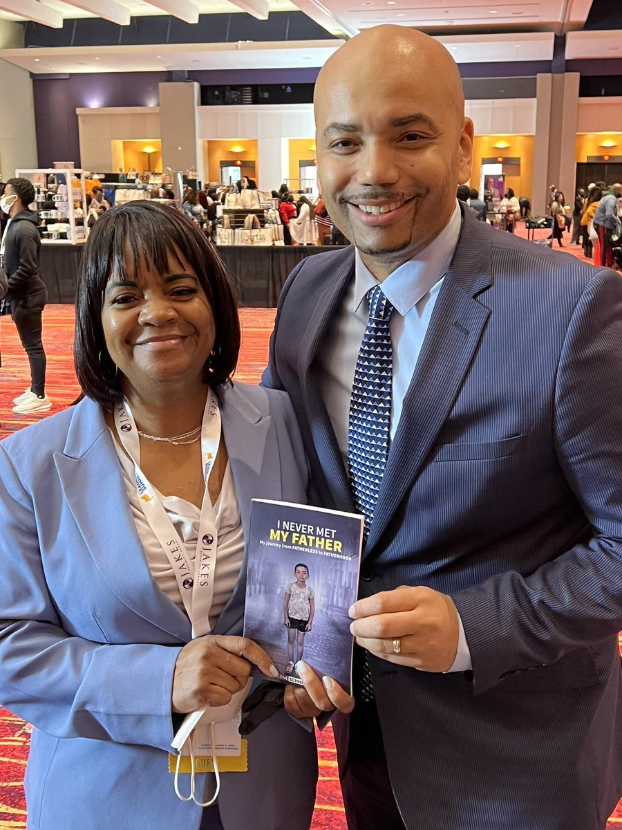 eschneeberg's tweet photo. Grateful for the opportunity to speak at this years International Leadership Conference hosted by Bishop TD Jakes in Charlotte, NC. #inevermetmyfather #FathersForward https://t.co/a6YRKkzILJ
