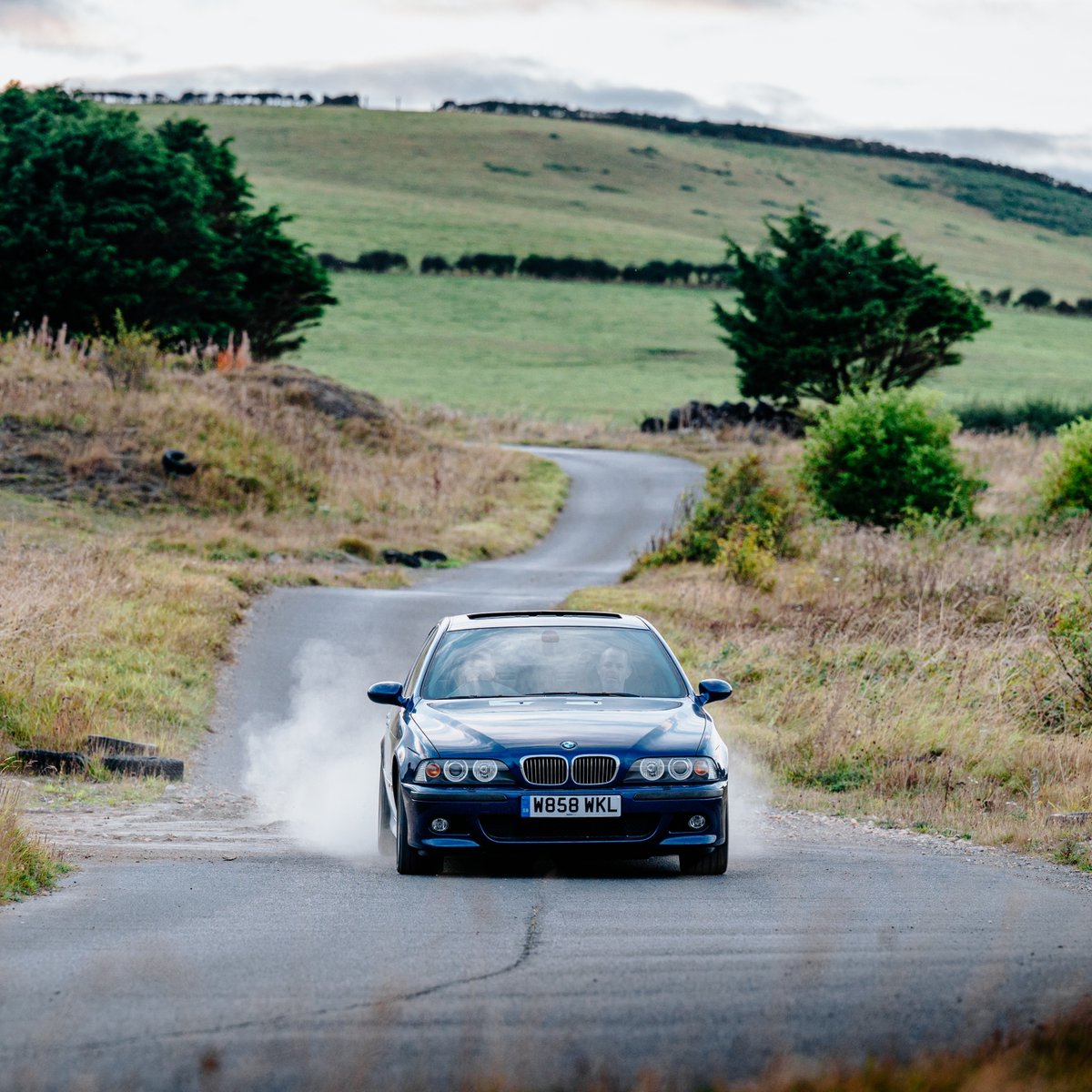 join_overdrive's tweet photo. Two supersaloons from two very different eras take on the private tarmac #rally stage laid on for guests at our Yorkshire #Tour last year. #Jaguar Mk2 or #BMW M5 - which would you drive? ❤️ or 💙?

📸  @JFong8000 https://t.co/GlML3GUSKT