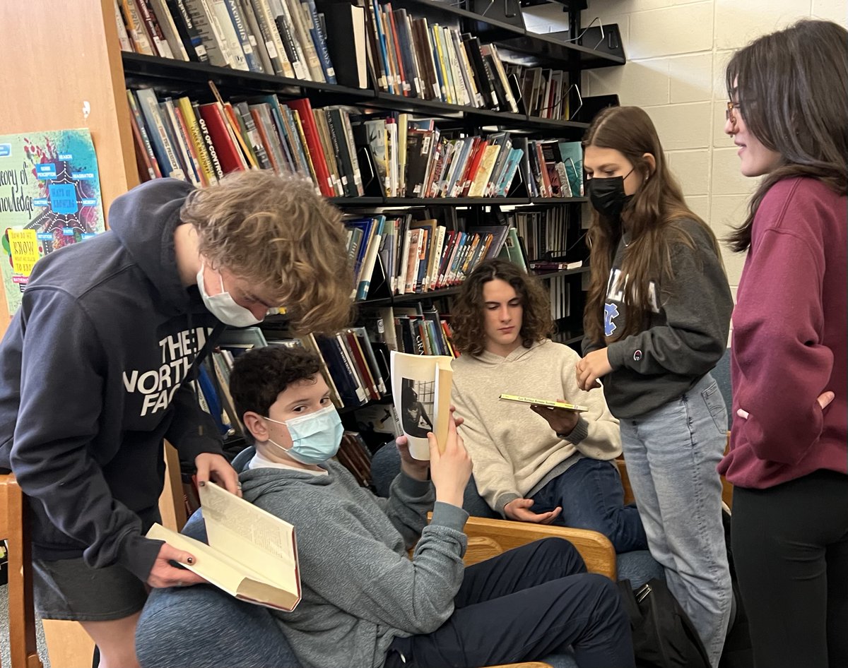Library at St. Andrew's School, RI tweet media