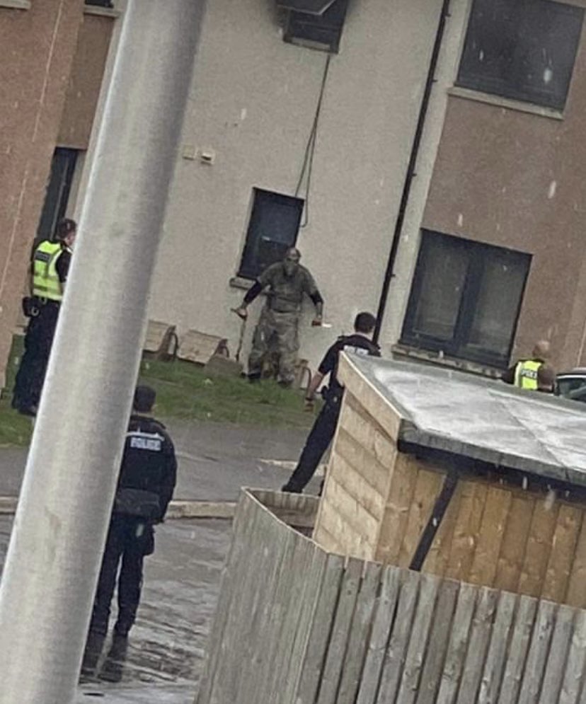 KommiAttrition's tweet photo. Man with gas mask, knife, and barbed wire whip in stand-off with police today https://t.co/ujB4O17pKu