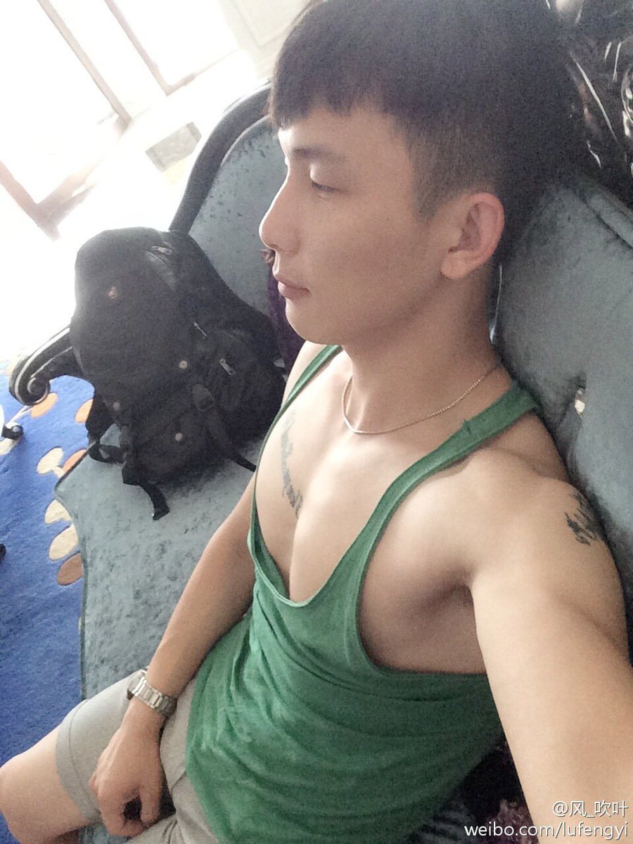 a19960523's tweet photo. 喜欢熟女 https://t.co/tpW7q2xcHo