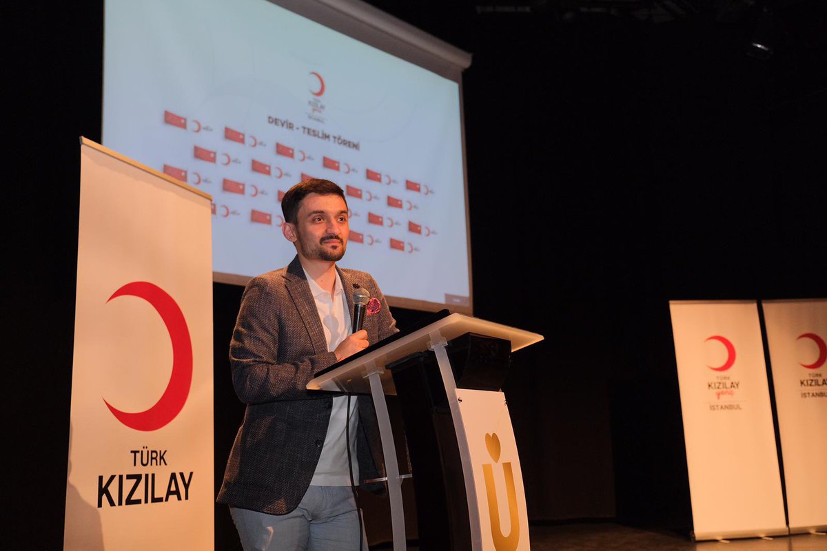 genckizilay34's tweet photo. Düzenlemiş olduğumuz Devir Teslim Törenimizi İstanbul Şube Başkanımızın, Genç Kızılay Genel Başkanımızın, Genç Kızılay Genel Başkan Yardımcılarının ve gönüllülerimiz katılımıyla gerçekleştirdik. Yeni yönetimimizin hayırlara vesile olmasını temenni ediyoruz 🌙
#iyigeleceksin https://t.co/xRN5SYPvUd