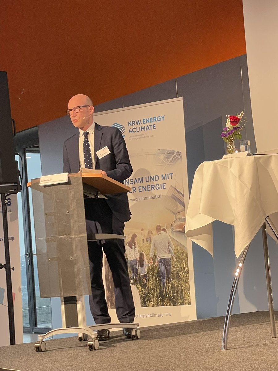 POLENERGIE's tweet photo. Coopération franco-allemande à Essen: « L’Hydrogene, espoir de la transition énergétique franco-allemande » et signature d’une convention entre #Energy4Climate et #Pôlénergie https://t.co/N2BpAZZrYu