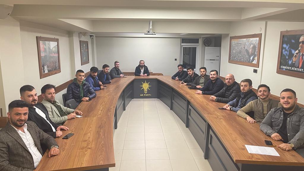 inegolakgenc's tweet photo. Haftalık Yönetim Kurulu Toplantımızı Gençlik Kolları Başkanımız @omrfarukbasturk Başkanlığında İl Koordinatörlerimiz @OrencikHakan ve @ahmet_1116'in katılımlarıyla gerçekleştirdik...

Toplantımızda aldığımız kararlar İnegöl Gençliğimize hayırlar getirmesini temenni ediyoruz. https://t.co/qNrWsuHPM1