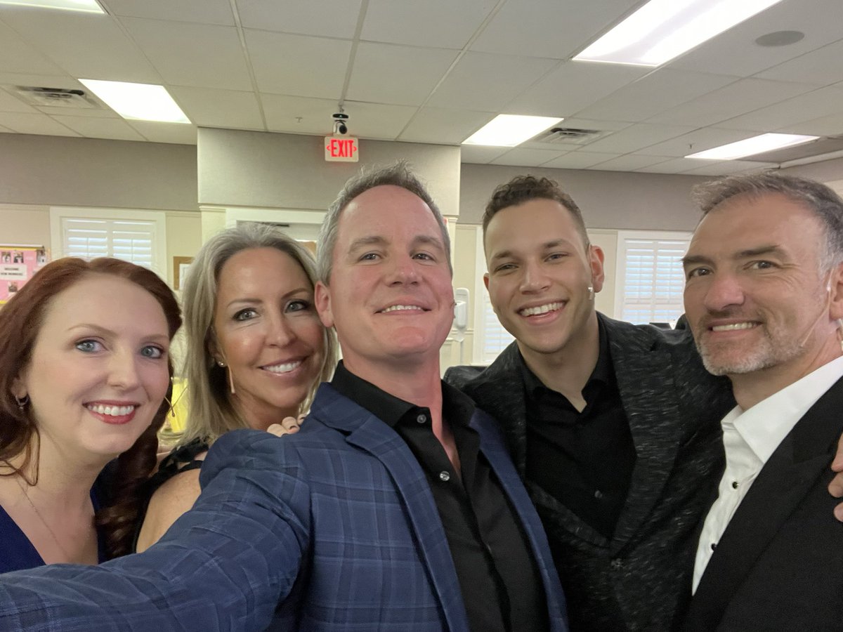 charliewidmer's tweet photo. Can't believe it's already been a week since I sang with this great group of people out on Sanibel Island in Florida! Thanks again to Opera Theater of Connecticut for having me and a special thank you to the Sanibel Music Festival. We'll be doing it again June 26th in Clinton, CT https://t.co/rBhP0svCMl