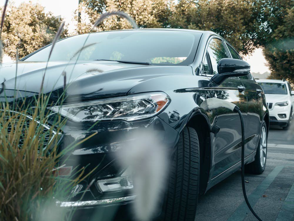 WadeDixon's tweet photo. There are many benefits with switching to electric vehicles such as cheaper maintenance, they're more efficient and green-friendly! Are you ready to try something different? Call us today at (720) 404-3553. https://t.co/Tx3c5KbCz7