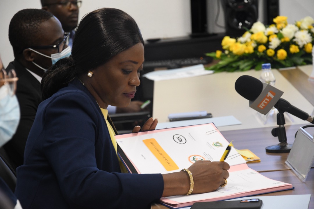 MTNCotedIvoire's tweet photo. La fondation @MTNCotedIvoire, a procédé à la signature d'une convention ce mercredi 30 mars 2022 avec @solidarite2021 afin de favoriser l’inclusion sociale à travers des actions allant dans le sens de la lutte contre la pauvreté en Côte d’Ivoire.
Alors, #OnFaitQuoiAujourdhui https://t.co/YWztuAIX1a