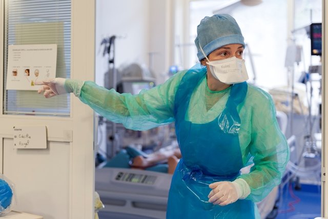 3 538 patients souffrant du #Covid_19 pris en charge au CHU depuis le début de la crise sanitaire. 

Une 100N de patients sont encore hospitalisés au CHU dont 13 en réanimation.

204 cellules de crise hospitalière se sont tenues et +237 décisions prises pour réorganiser l'hopital