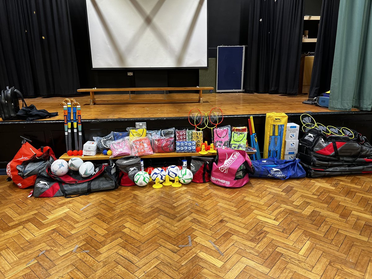 Fantastic end to a term of coaching at
Waverley Primary Academy in Doncaster finished by an
assembly from @jason15robinson inspiring the next
generation, all thanks to sponsors @aalbertsipsuk 
and to <a href="/sportsduk/">Sports Directory</a> for the school sports equipment.
#NextGeneration 
#grassroots