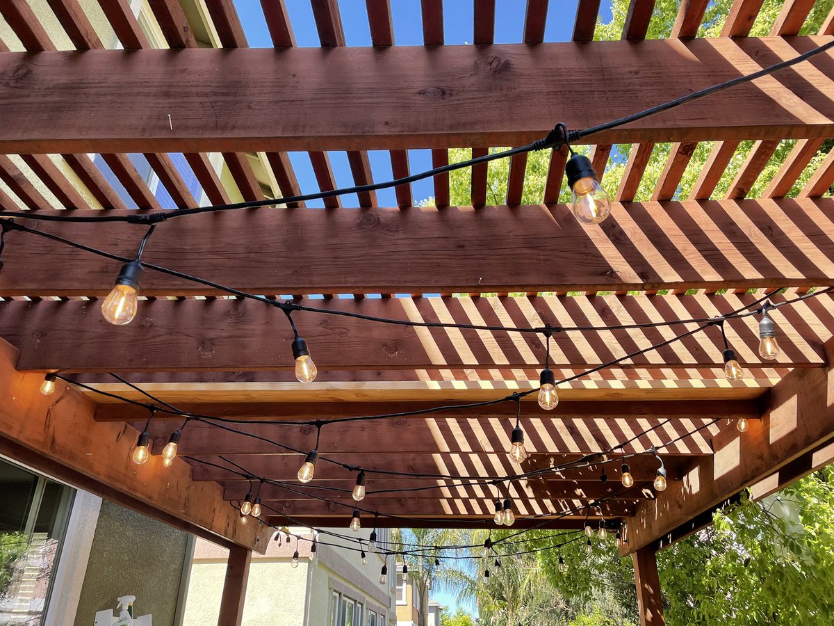 BTunplugged's tweet photo. Put up some new lights in my backyard. String lights increase vibes by at least 20% it’s a scientific fact https://t.co/SMnYpyK2EX