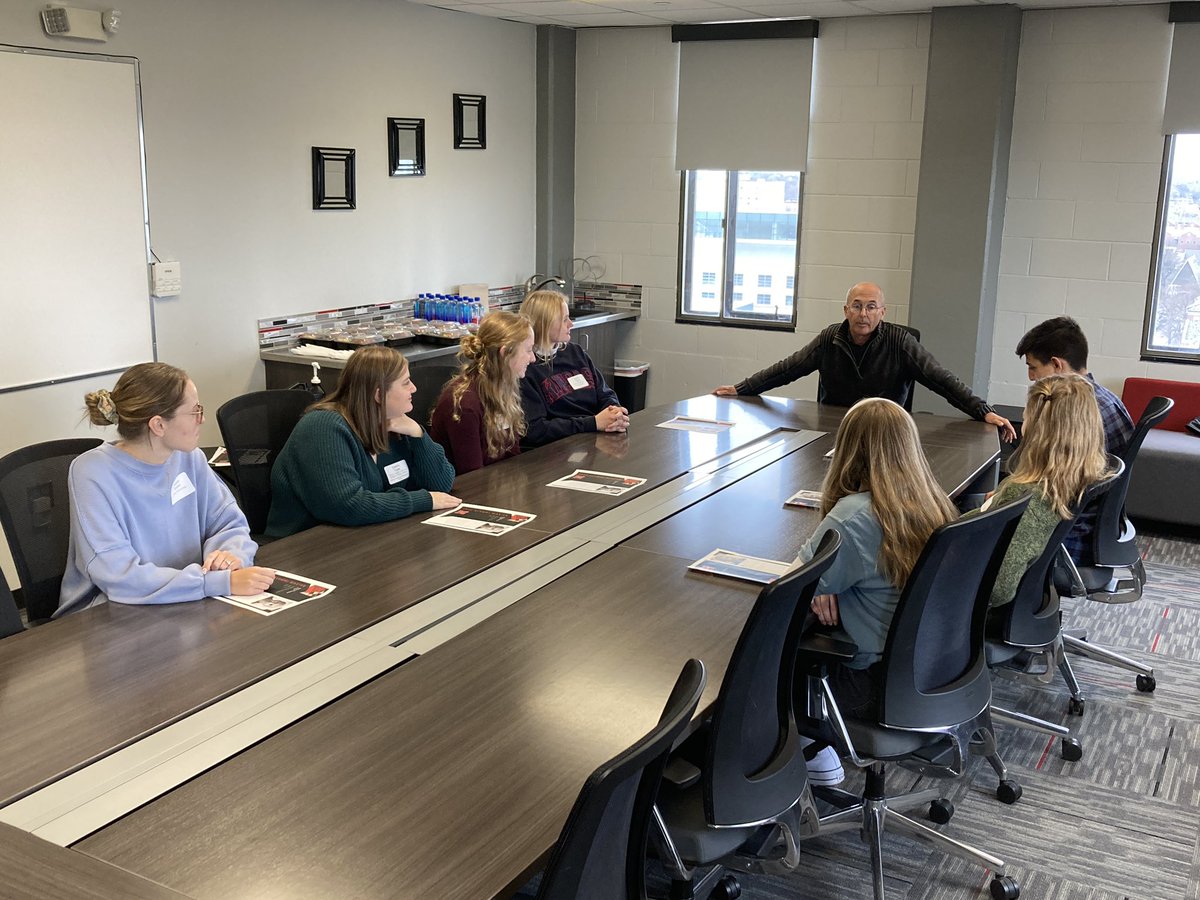 unlcas's tweet photo. Alumnus @donwinslow and some of our student ambassadors connecting for lunch in Oldfather Hall! @NebraskaAlumni https://t.co/ZRtw2DU5s2