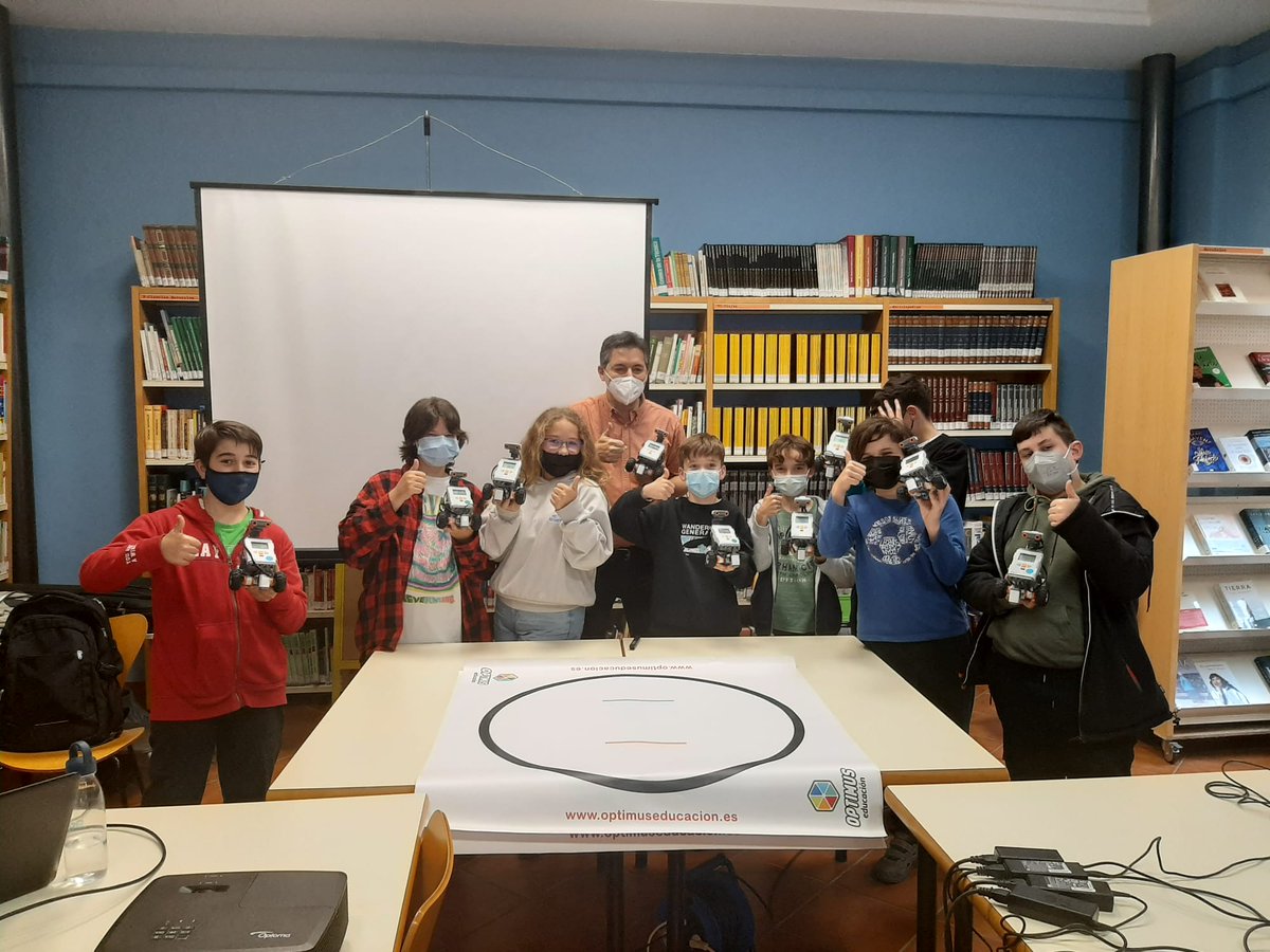 biblioalmensi's tweet photo. Ayer tuvimos en el #EspacioCreativo Joven el Taller de #Robótica en el que l@s chic@s participantes aprendieron a programar y configurar sus "robots"  💻🤖

Y además ¡¡lo pasaron genial!! (que eso es lo importante) 👈 ☺️

#Biblioteca #Juventud #Almensilla #MakerSpace #Aljarafe https://t.co/a094vTVg1Y