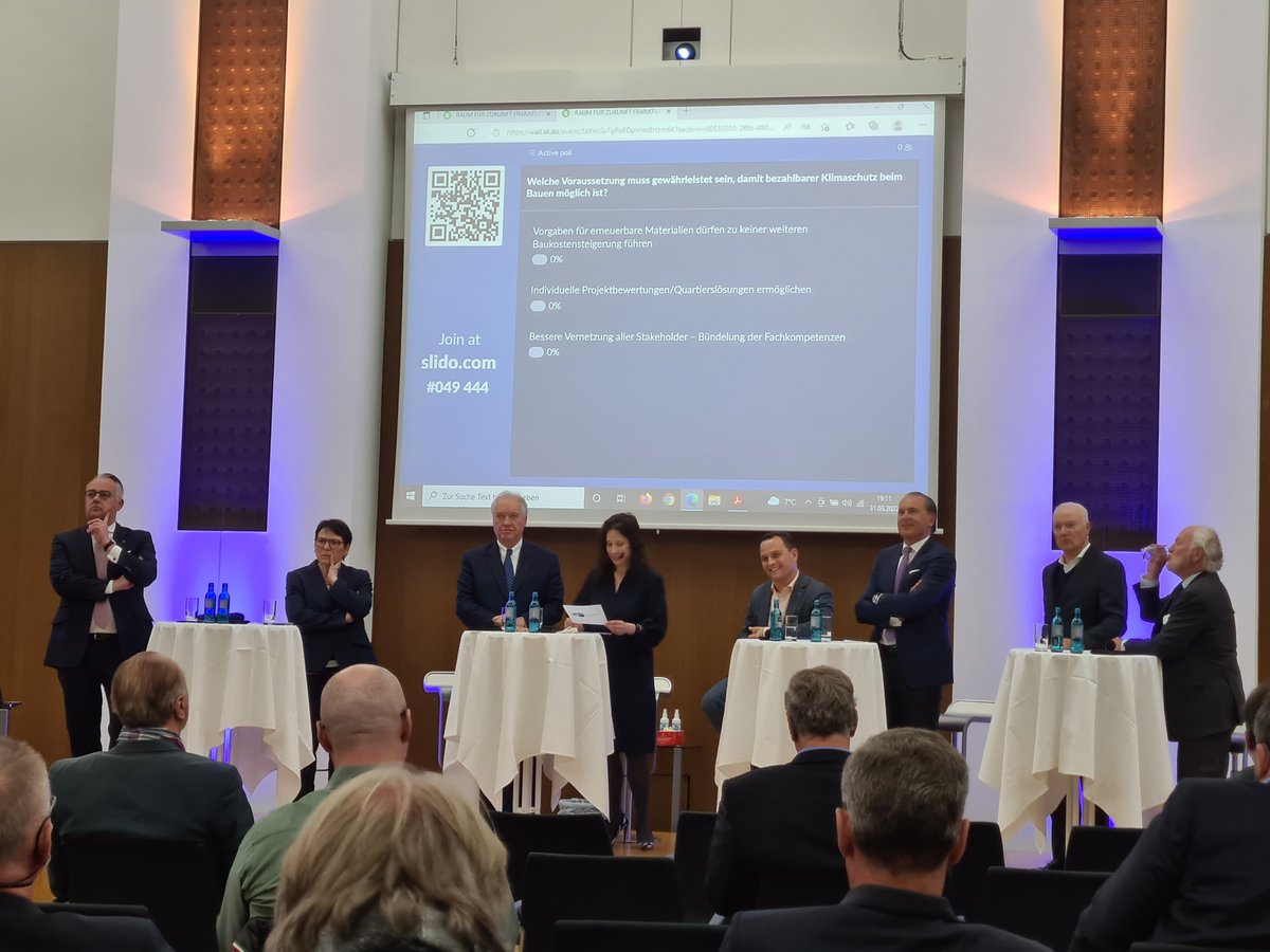 IHK_FFM's tweet photo. Heute hatte die Initiative 'Raum für Zukunft FrankfurtRheinMain' zur Auftaktveranstaltung zur Zukunft der Stadt- und Regionalentwicklung FrankfurtRheinMain in die IHK Frankfurt am Main eingeladen. Es war eine sehr gelungene Veranstaltung, vielen Dank an alle Teilnehmer!
#ihkffm https://t.co/y4IM6zhD53