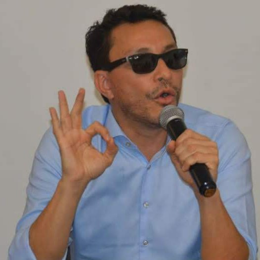 PoloDiazG's tweet photo. Les voy a contar la historia de cómo @carlosecaicedo dijo en su plan de Desarrollo (uno de los mejores de toda Colombia), que dotaría con 56 mil computadores a los estudiantes del Magdalena y HOY, después de 2 años, solo ha conseguido CUATRO 🙀⏬ https://t.co/FalndFFgb2